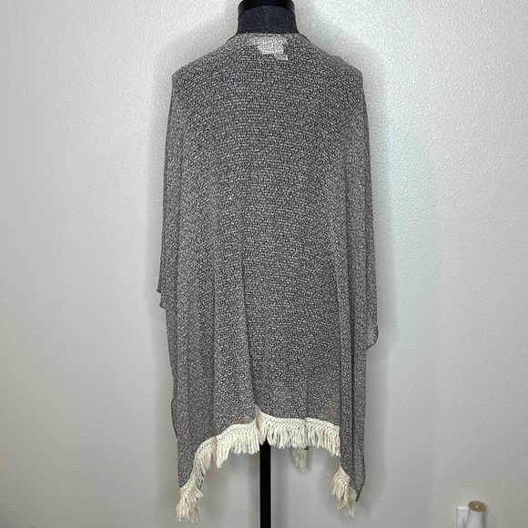 BCBGeneration lightweight Shawl kimono Tassles One Size - Picture 8 of 8